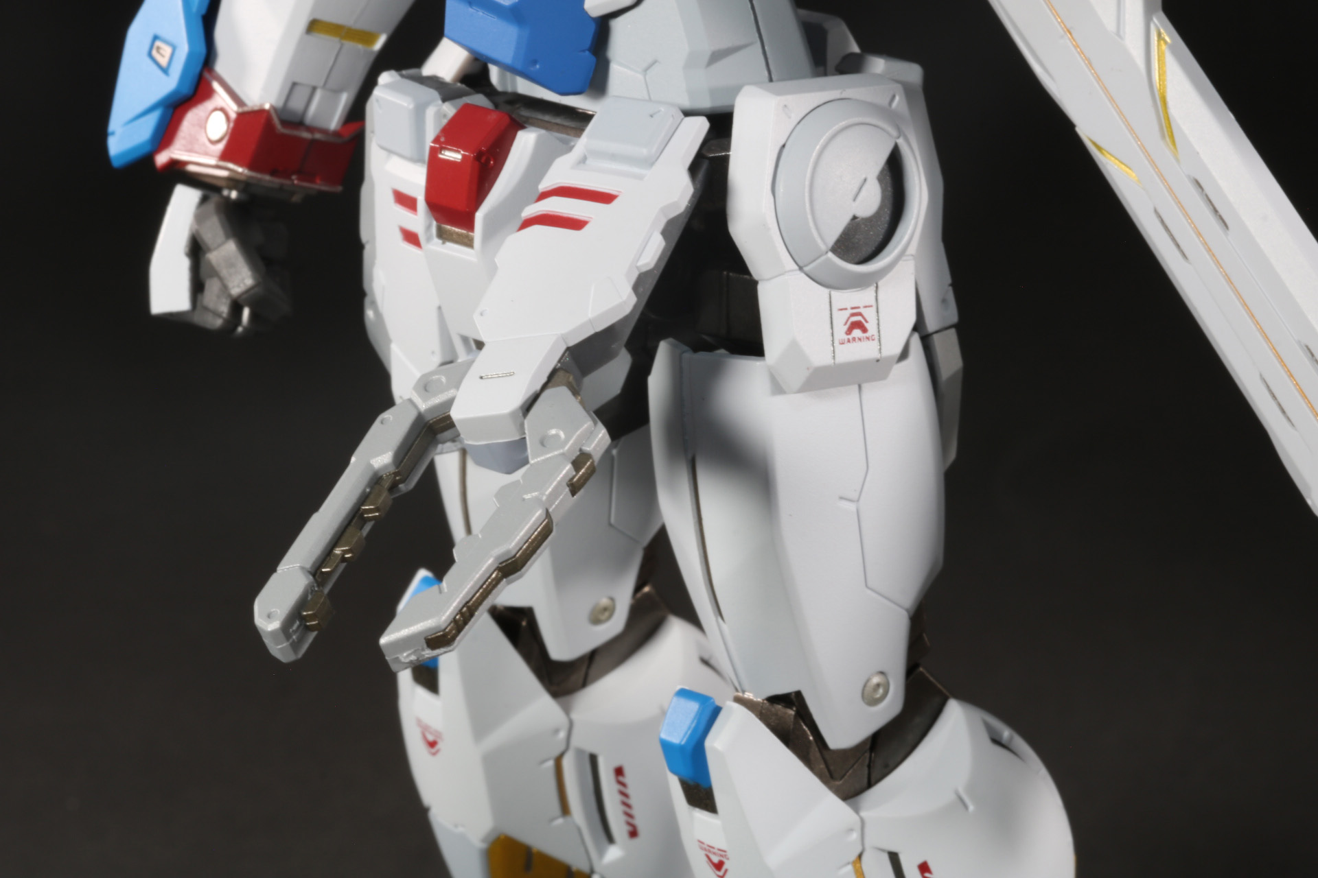 前腰部は「シザー・アンカー」が展開可能