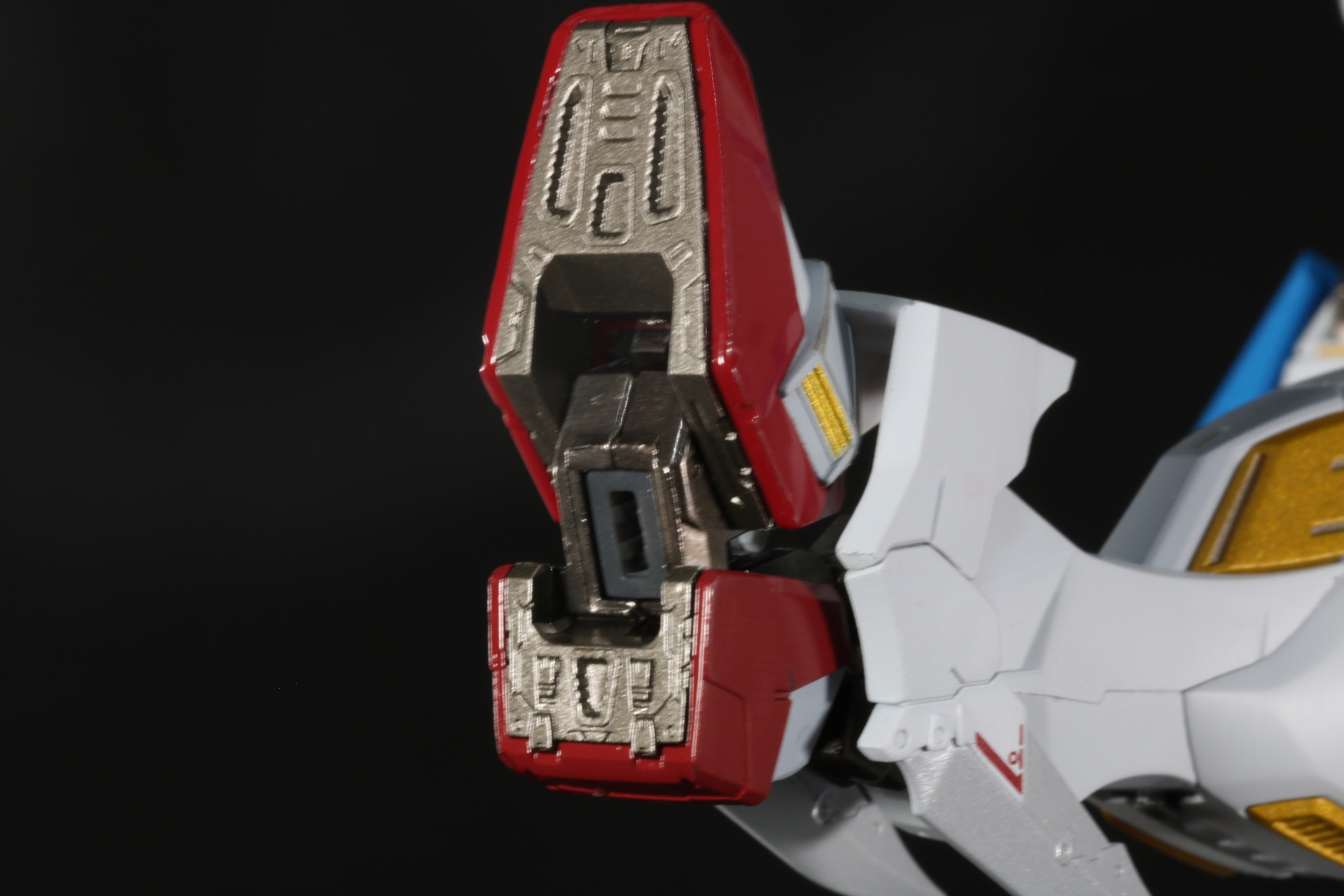 足裏には「ヒート・ダガー」の接続口が設けられている