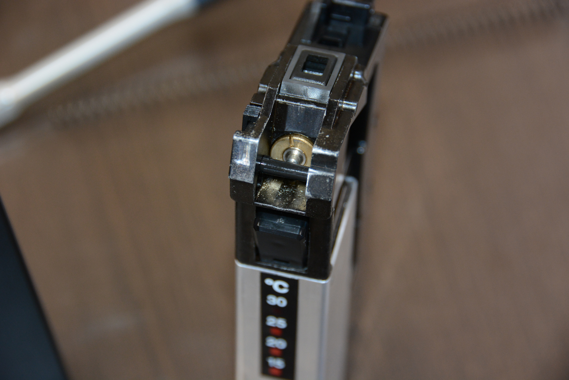 真鍮製のバルブは他のガスガンより大きい