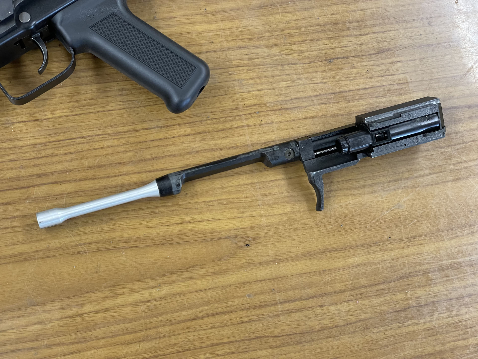 「ボルトアッシー」。実銃のボルト部分を再現している。こういった部品のこだわりがリアリティをうむのだ