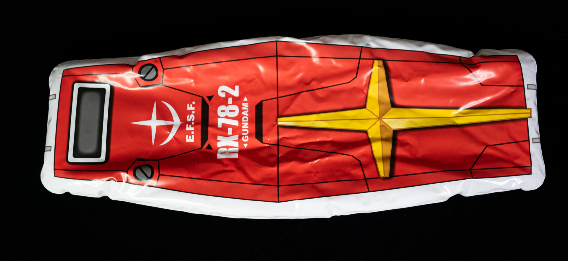 ガンダムシールドは空気を入れるのが難しい。中途半端に空気が入っているせいかビームで表面が溶けたようになってしまった