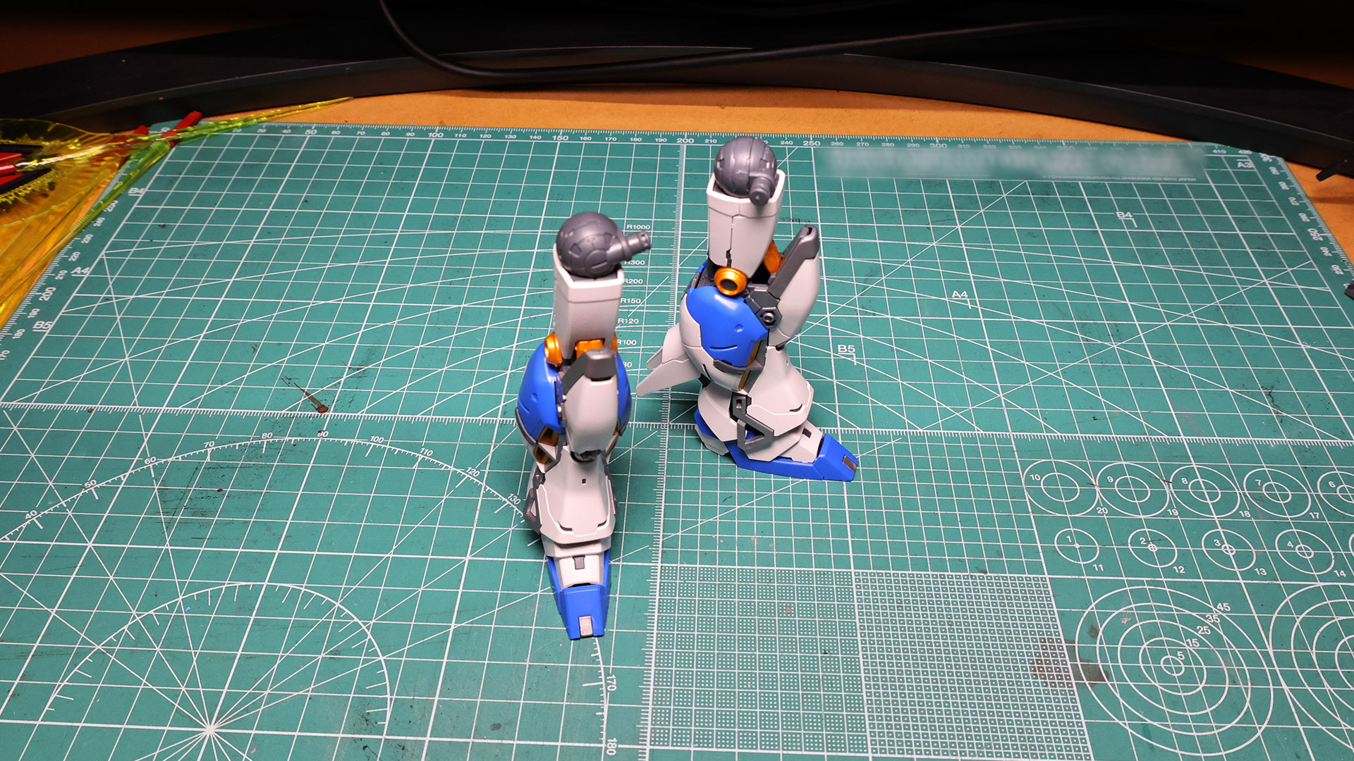 幾重にも折り重なるように可動する膝関節