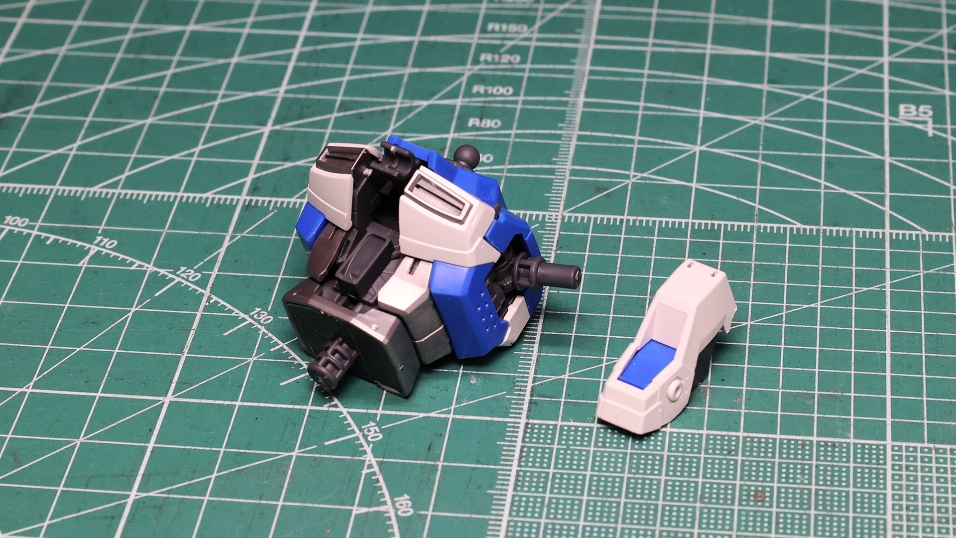 コクピットハッチは外側と青いスライドハッチが開閉できます