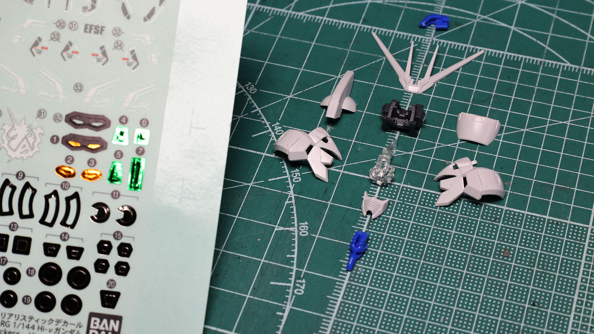 これは細かい！リアリスティックデカールでツインアイを表現できます