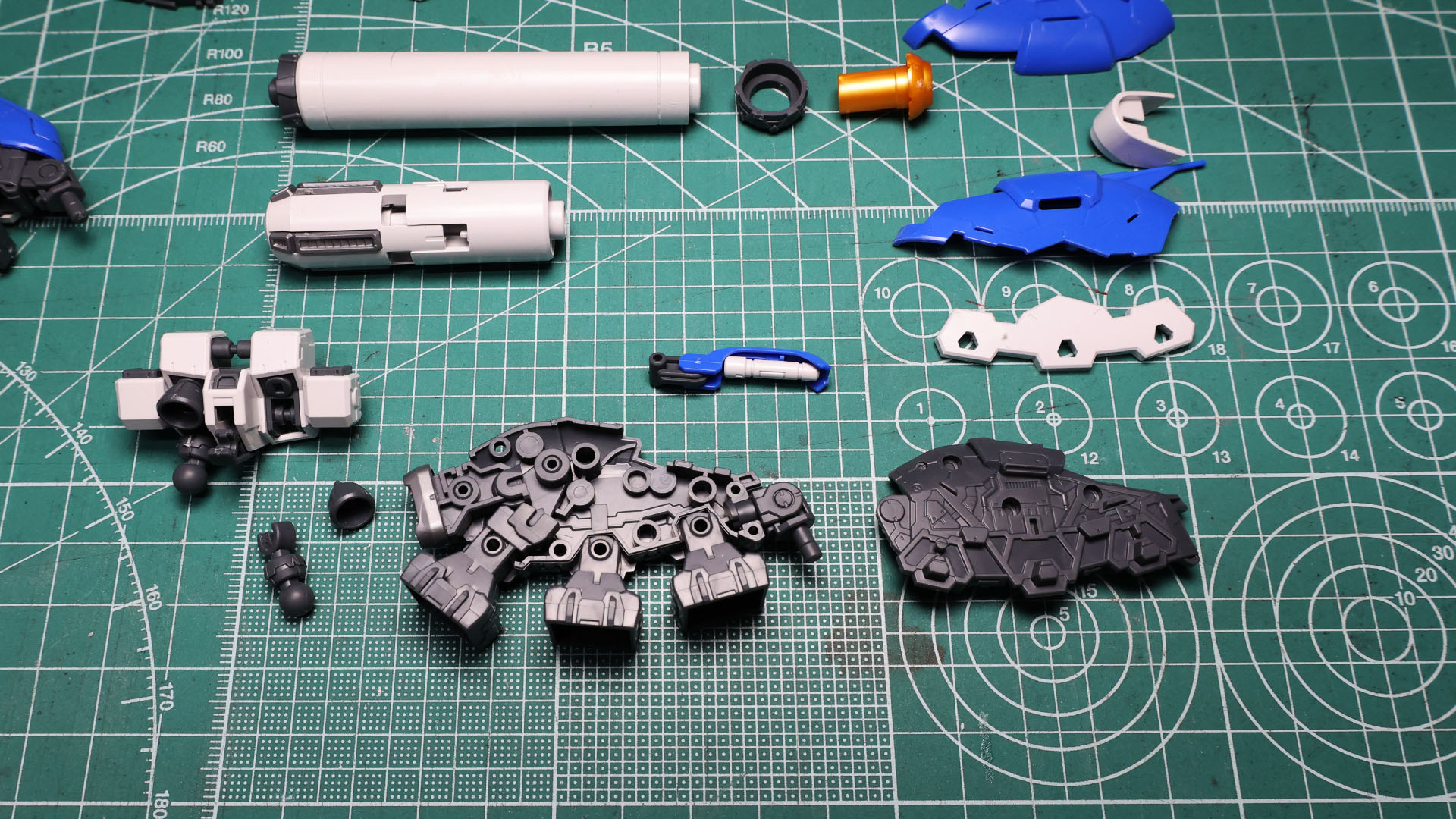 システマチックであり、ハイディテールのファンネル・コンテナ基部