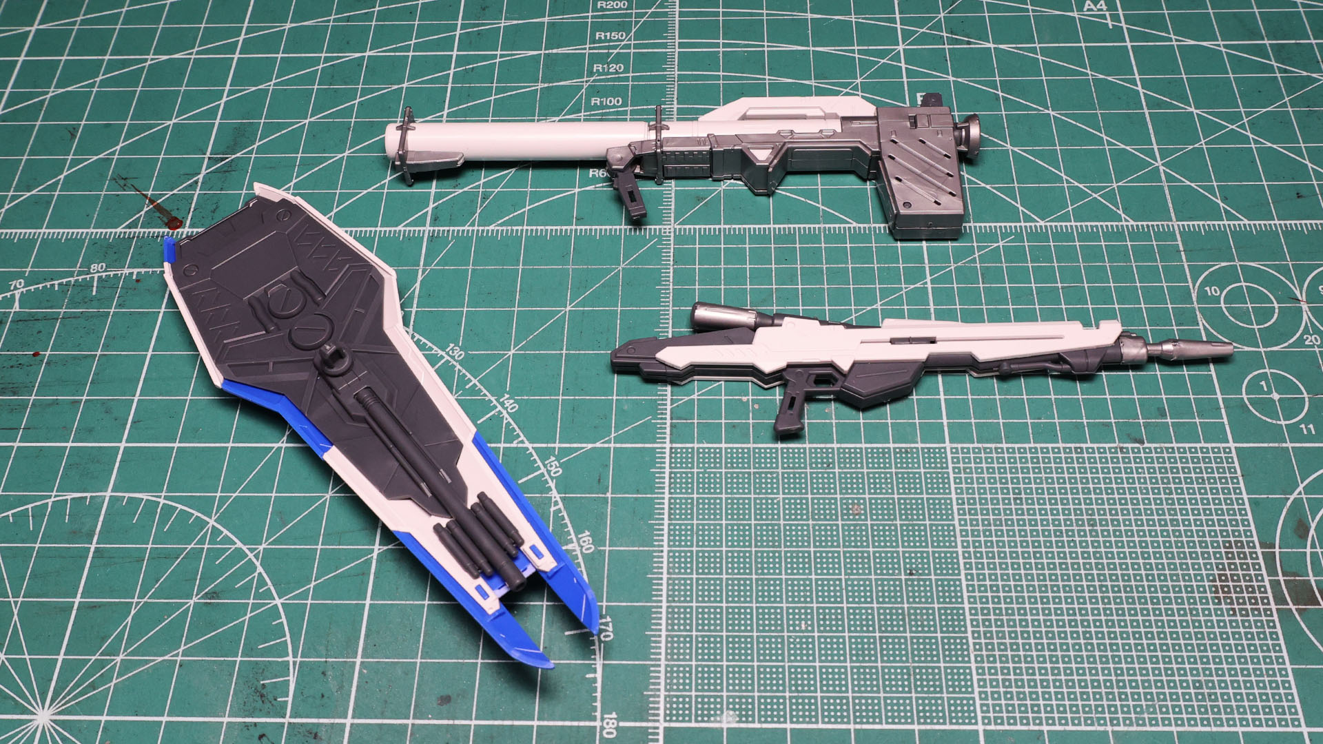 シールド裏も色が回り込んでいて楽しいです