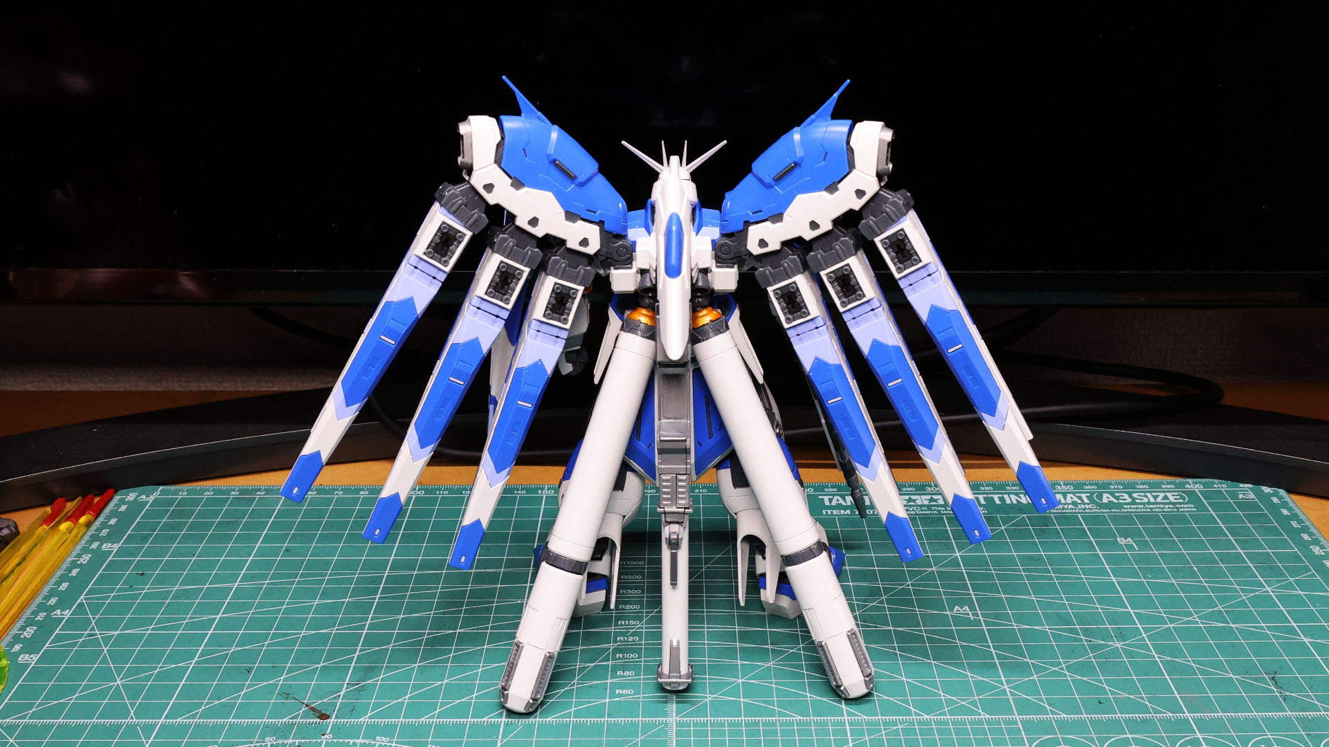 接続してみるとマントのようでもあり……