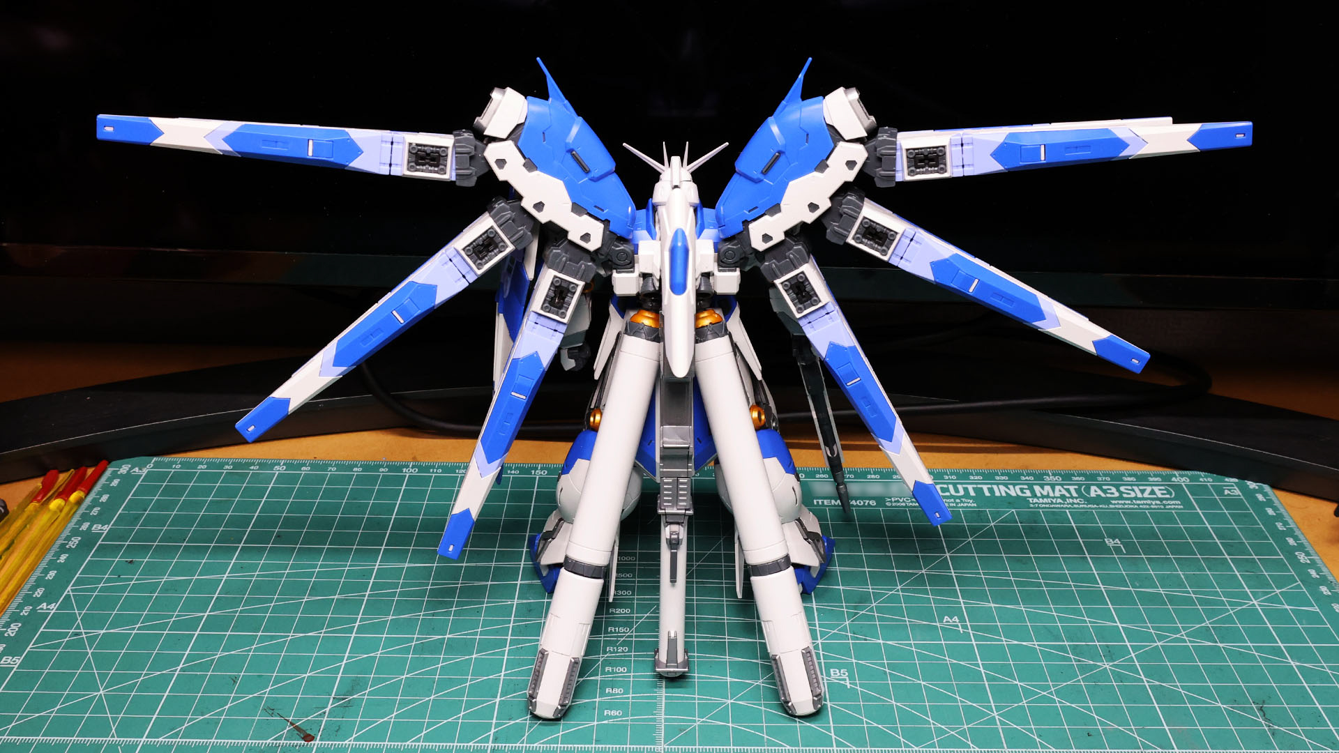 広げると翼のようでもあり素晴らしいカラーリング再現だと思います