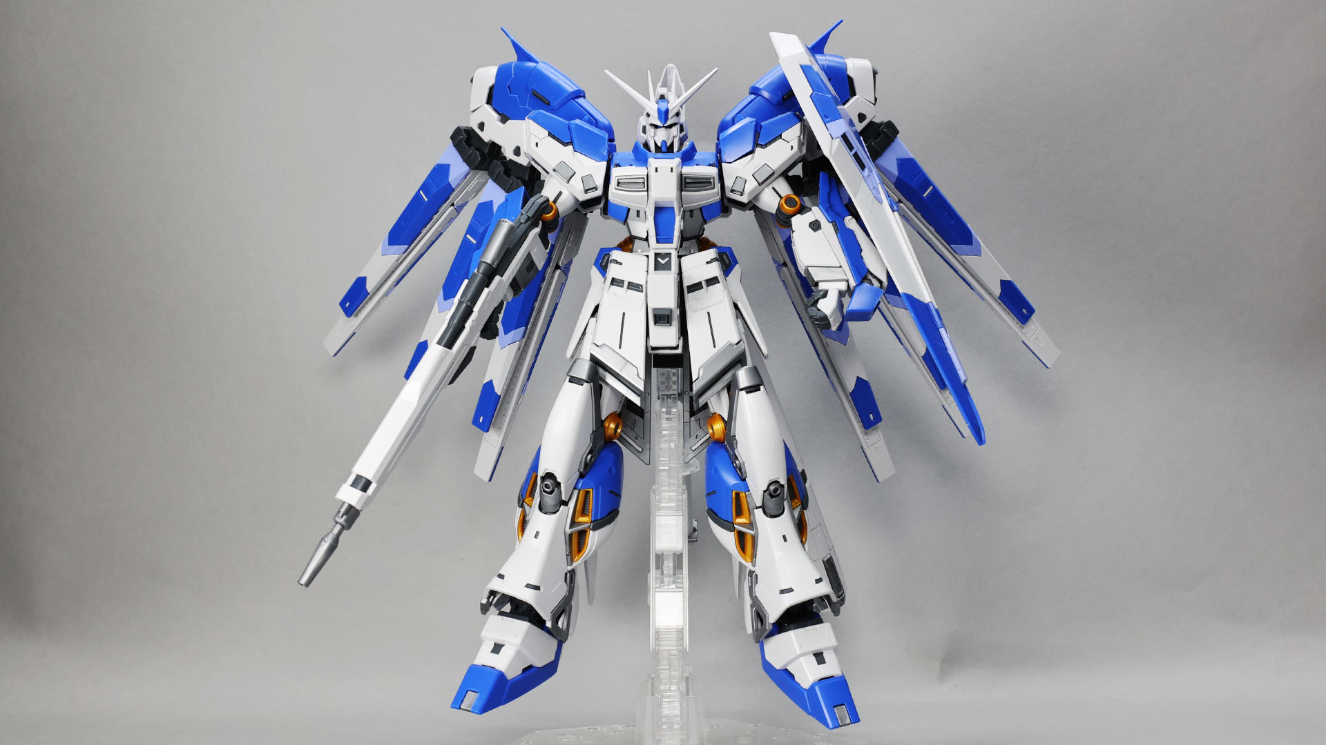 現代風にさらにスタイリッシュにもなったHi-νガンダム