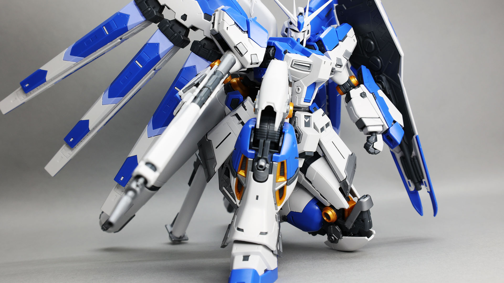 立膝の密度感！脚部は胸部や肩に届くほど上がります