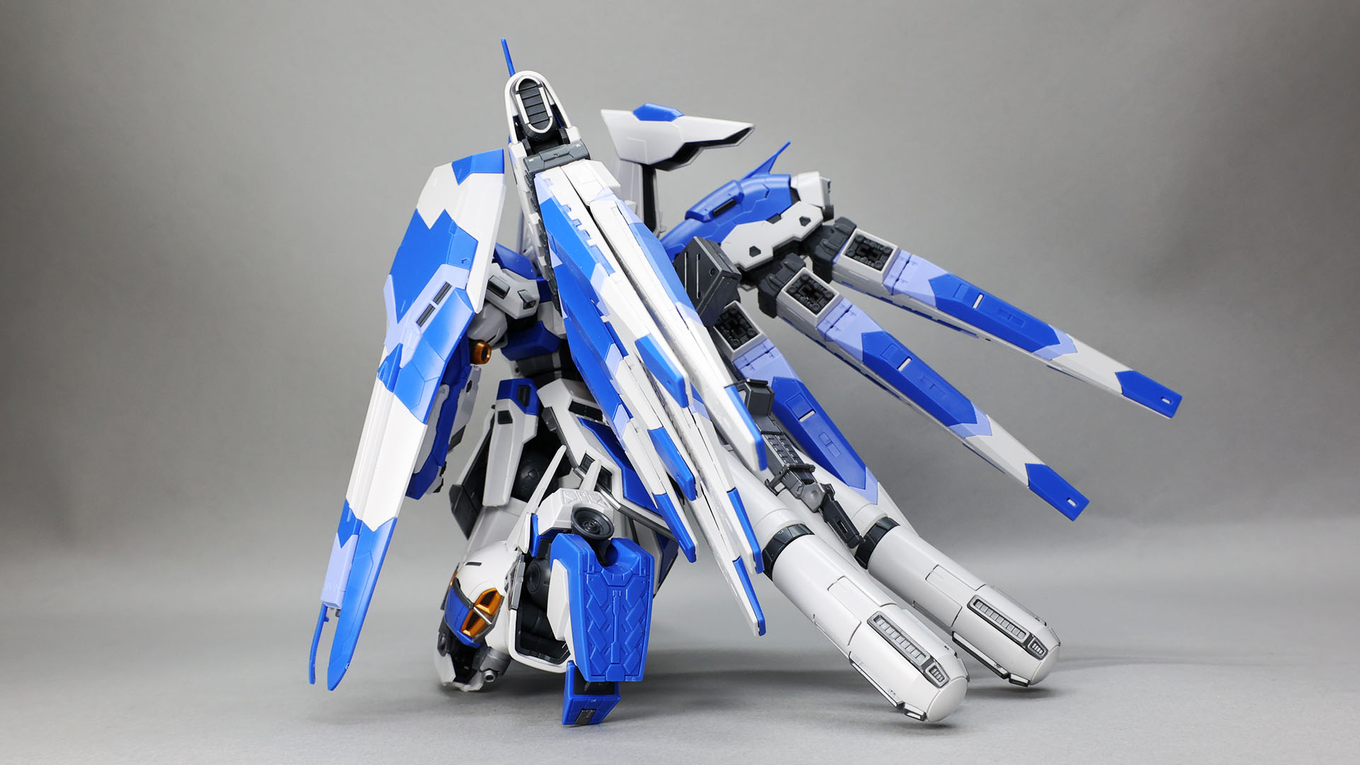 立膝の密度感！脚部は胸部や肩に届くほど上がります