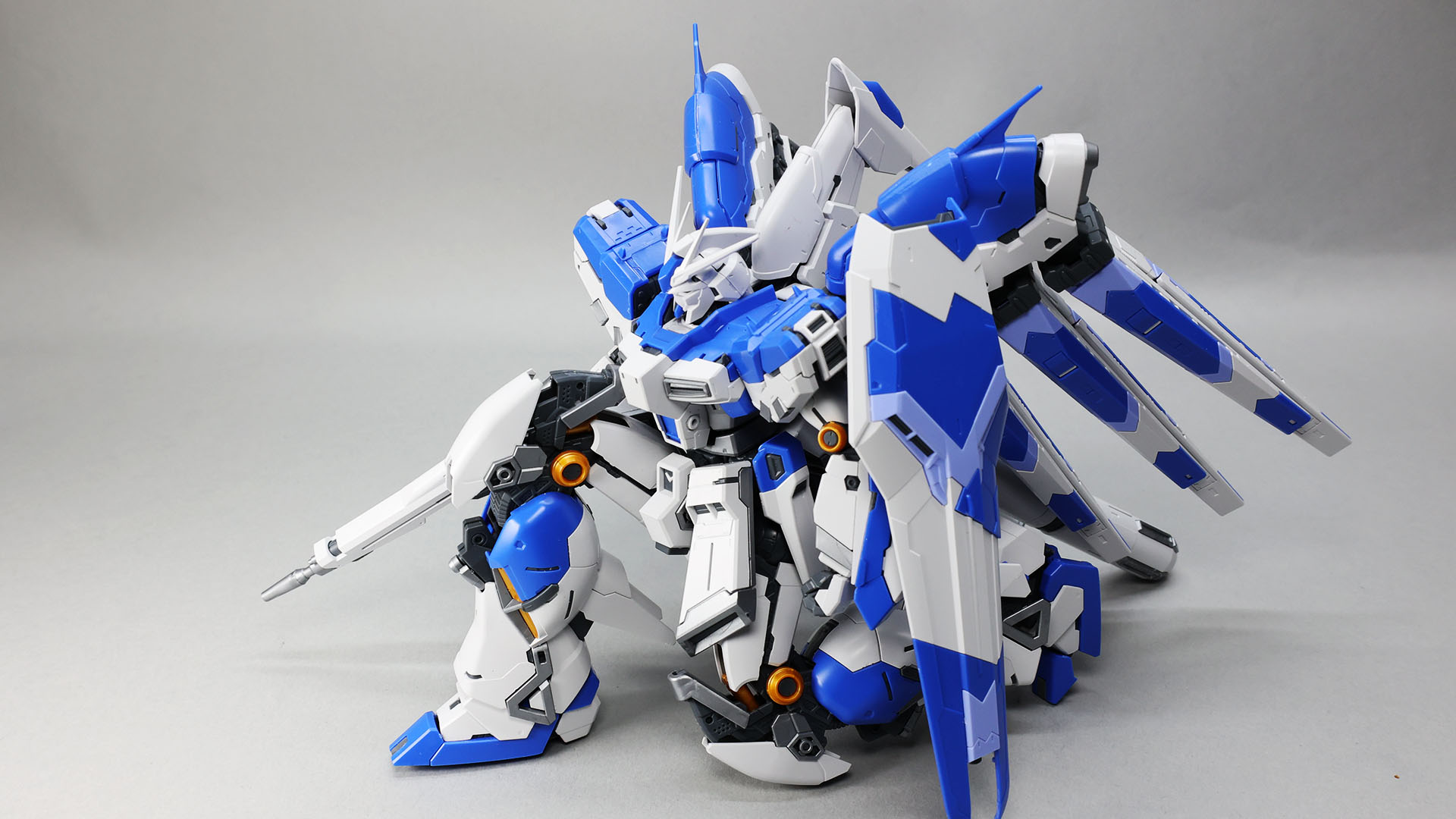 立膝の密度感！脚部は胸部や肩に届くほど上がります