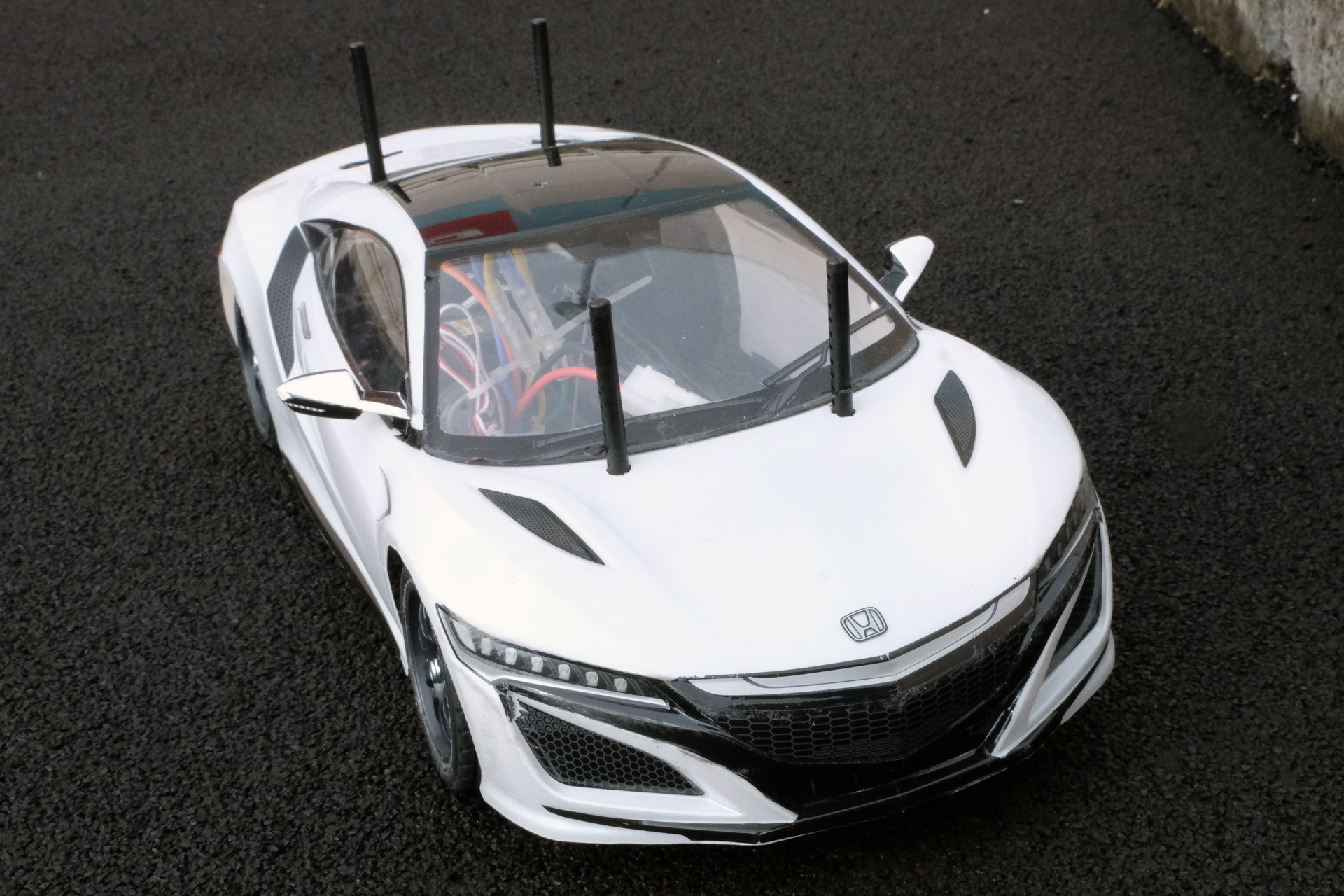 「NSX」でレーシングコースデビュー！　アクセルやハンドル操作のレスポンスがとても良く、まるで自分が乗って運転している感覚に近いと感じた