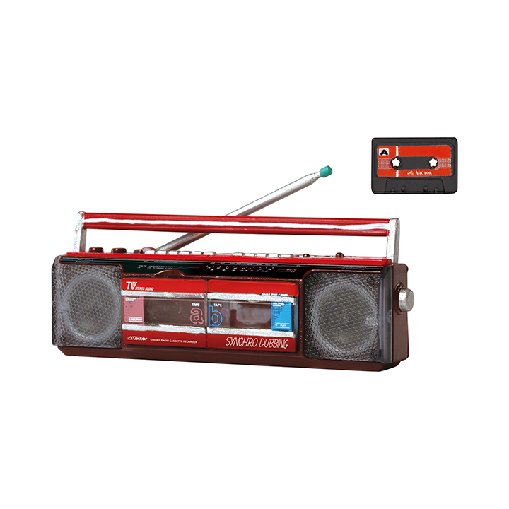 「ステレオダブルカセッターBOOM・カセットテープ」。付属のカセットテープを本体に収納できる