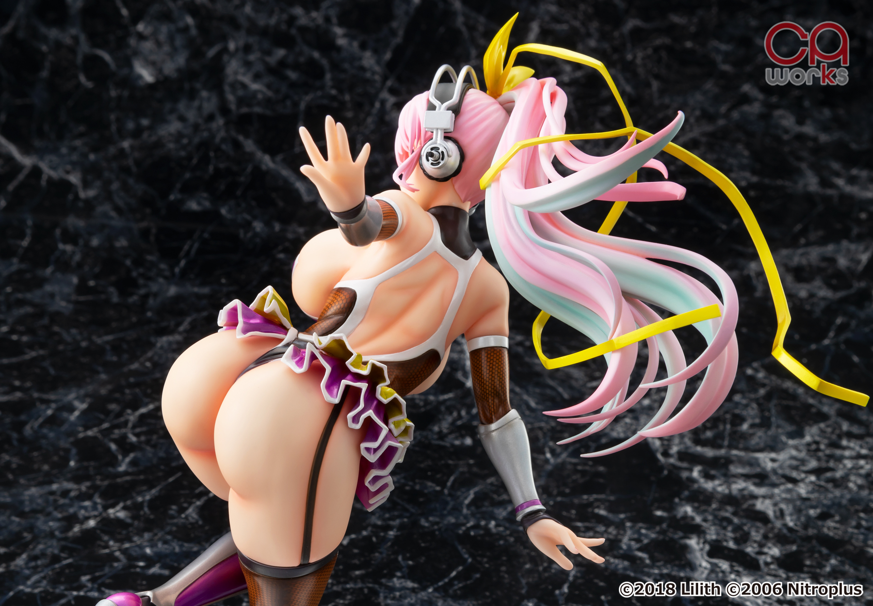 「キャラアニ.com」予約特典「複製サイン入りオリジナル色紙」、「キャラアニ限定特装版」のB2タペストリー