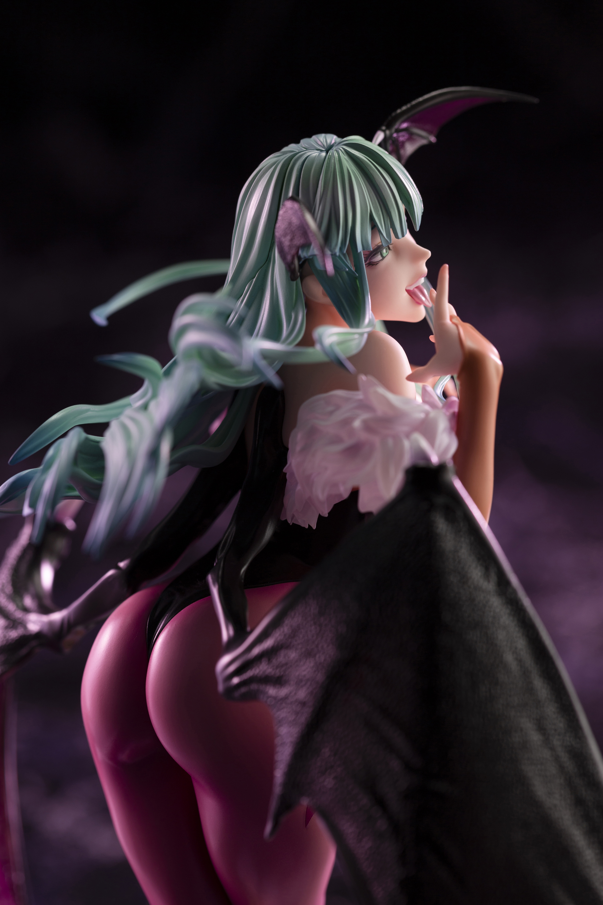 思わず目が吸い寄せられてしまうなめらかな曲線とつやのあるお尻