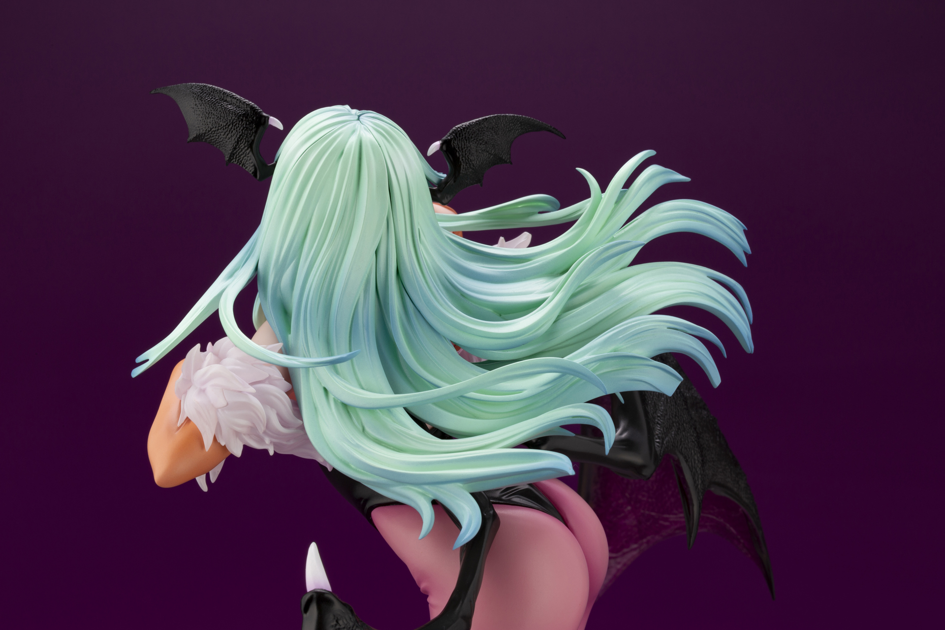 複雑な髪のグラデーション。頭の鉢のあたりには"天使の輪"のハイライトも