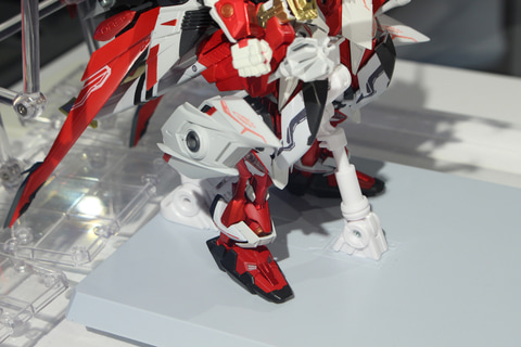 メタルビルド　ガンダムアストレイ　レッドドラゴニクス　カレトヴルッフ×3 付き METAL BUILD ガンダムアストレイ レッドドラゴニクス | 機動戦士