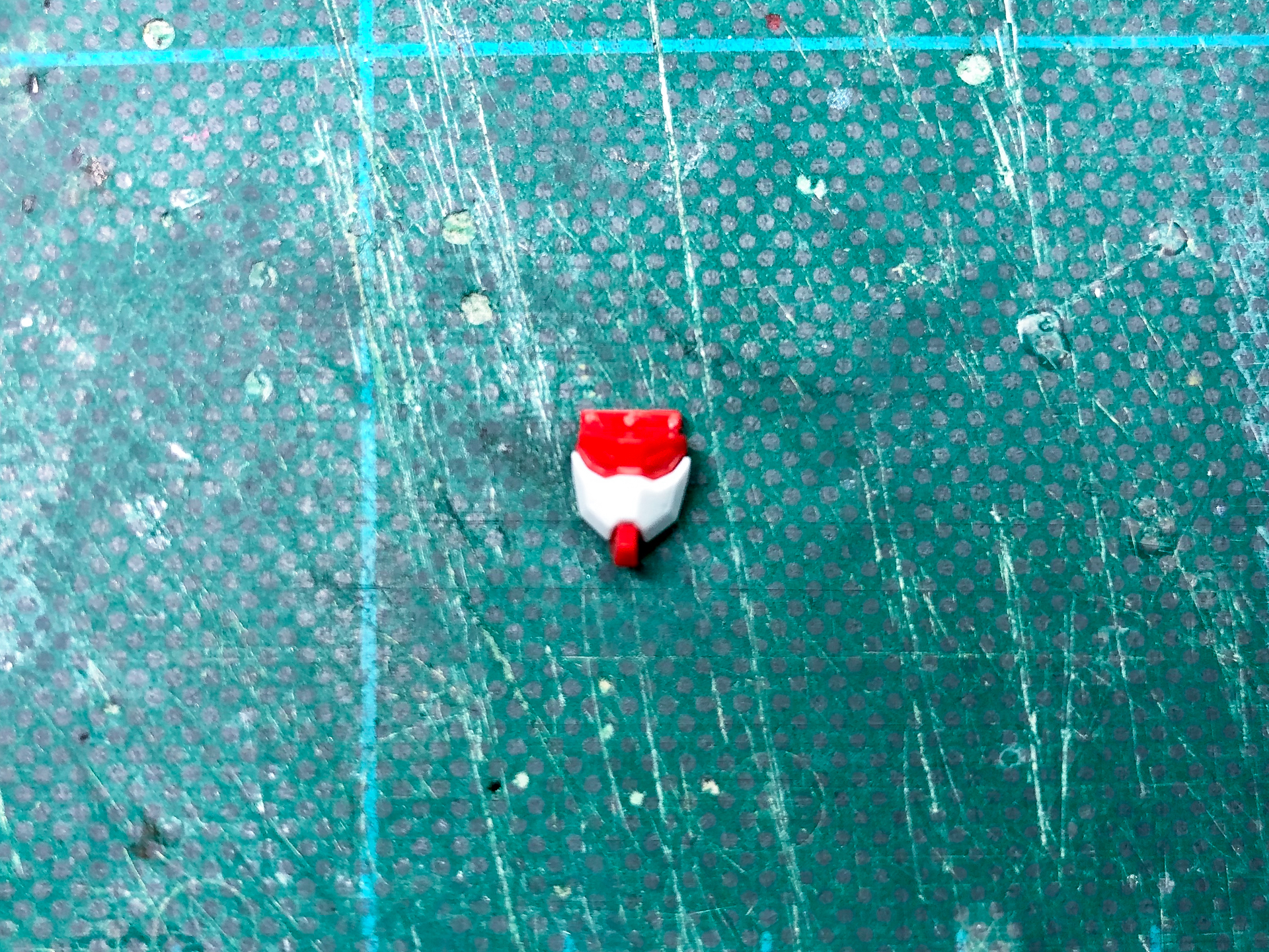 これからアイペイントをしていきます。