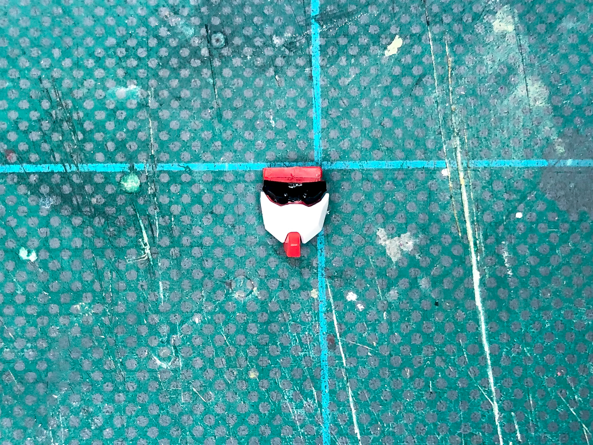 黒部分の塗装が完了しました。筆でなくても塗装することができました。