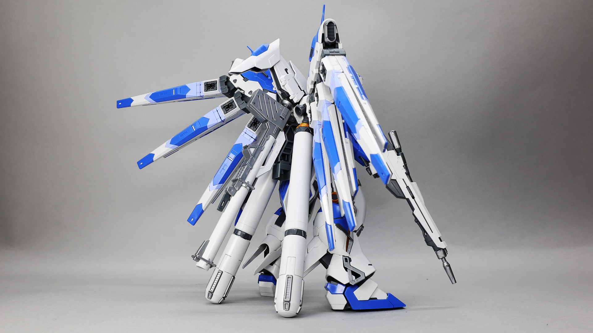 「HGUC 1/144 ナイチンゲール」。こちらはレビュー用に製作した一般流通品です
