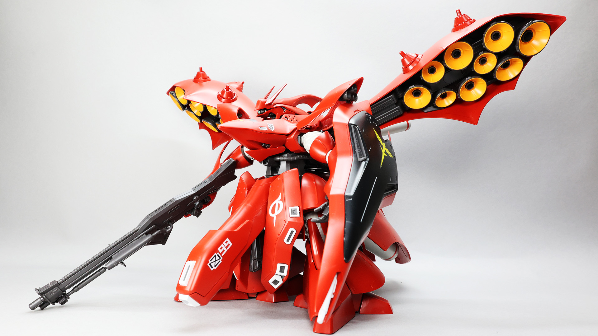 「HGUC 1/144 ナイチンゲール」。こちらはレビュー用に製作した一般流通品です