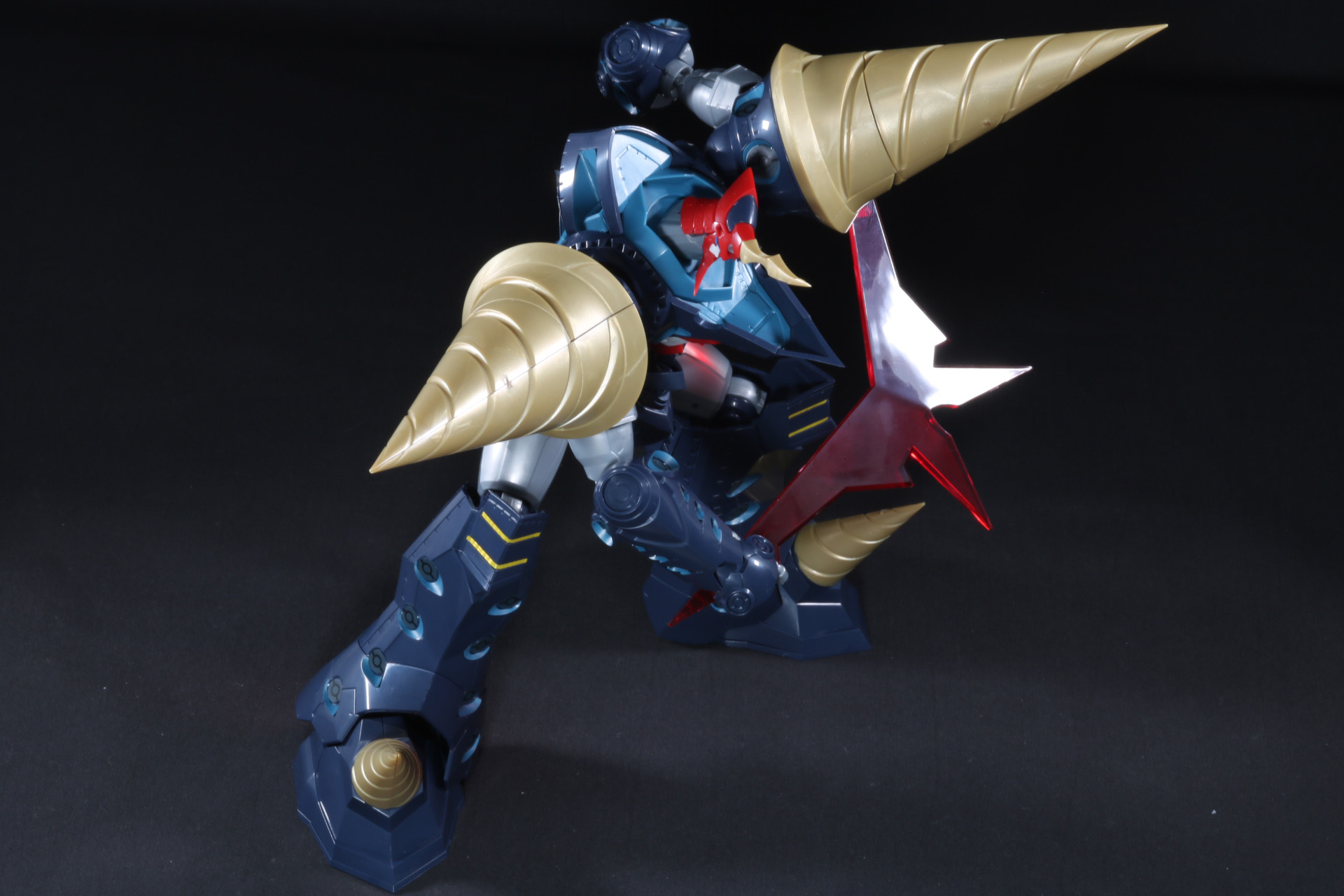 巨大なドリルが宇宙を貫く