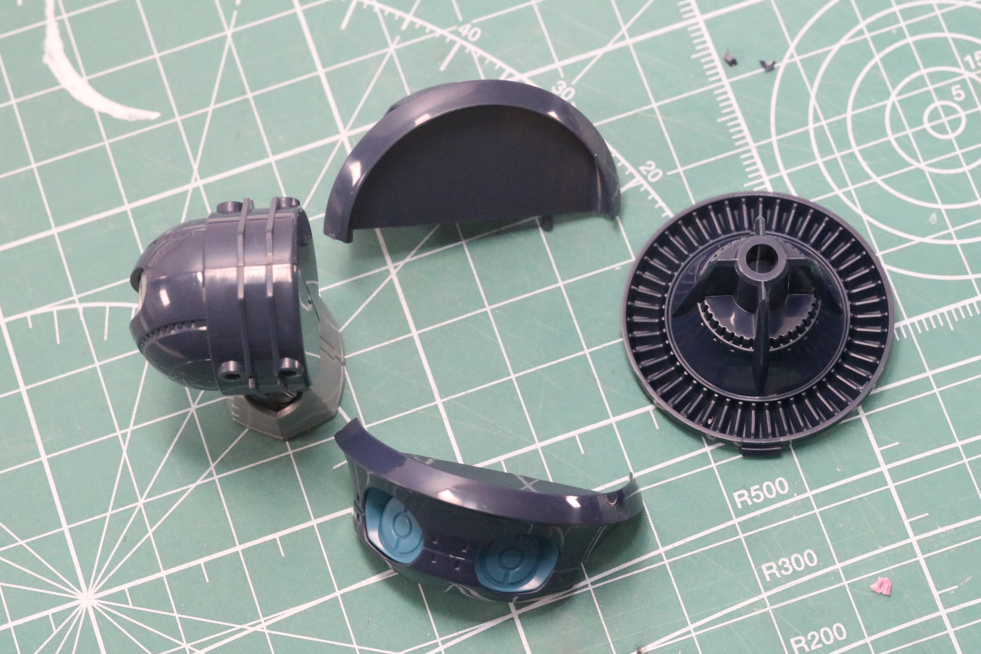 コア部分と外装、ドリルの基部を合わせて完成