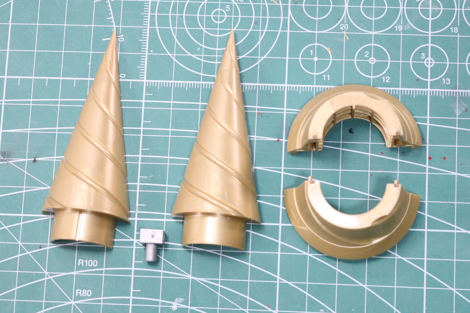 両肩のドリル部分を作成