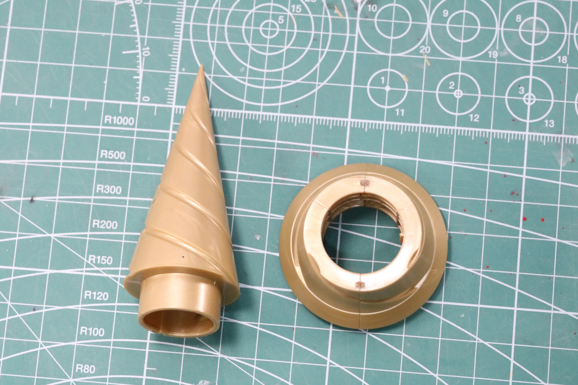 両肩のドリル部分を作成