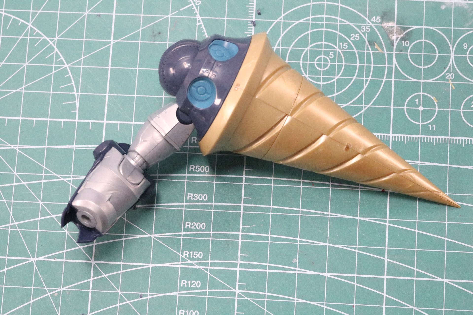 肩、二の腕、前腕を合わせて腕部が完成