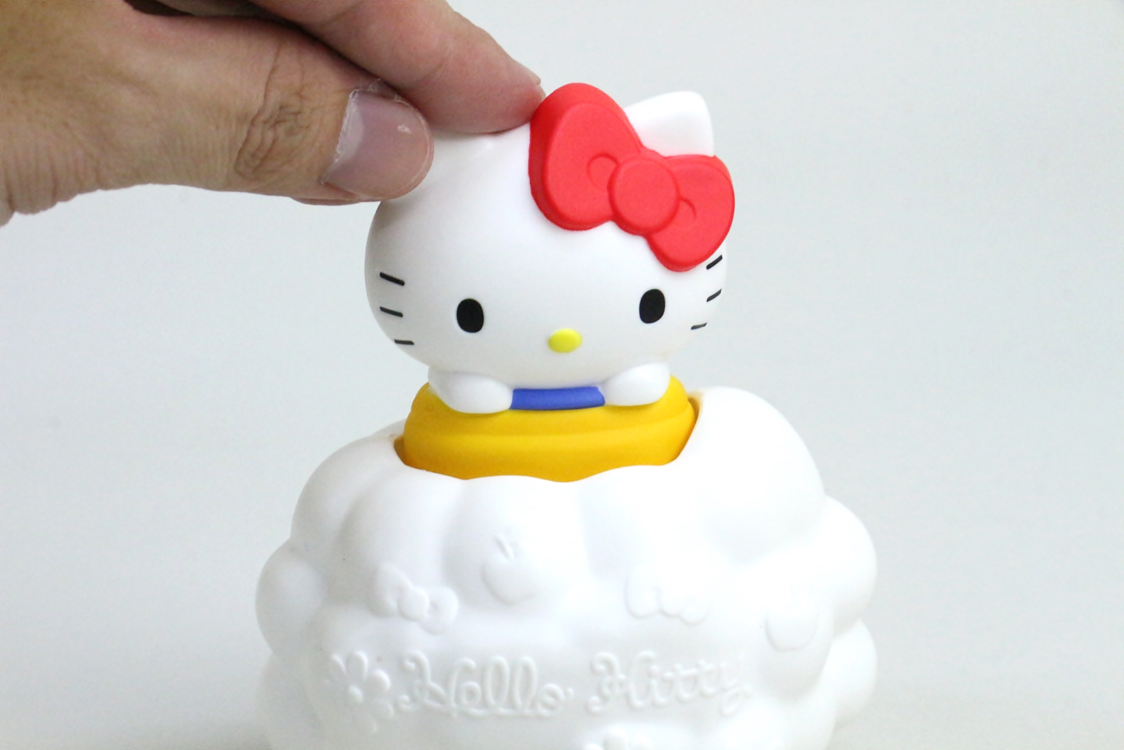 ハローキティのフィギュアを押し込むとタイマーが作動
