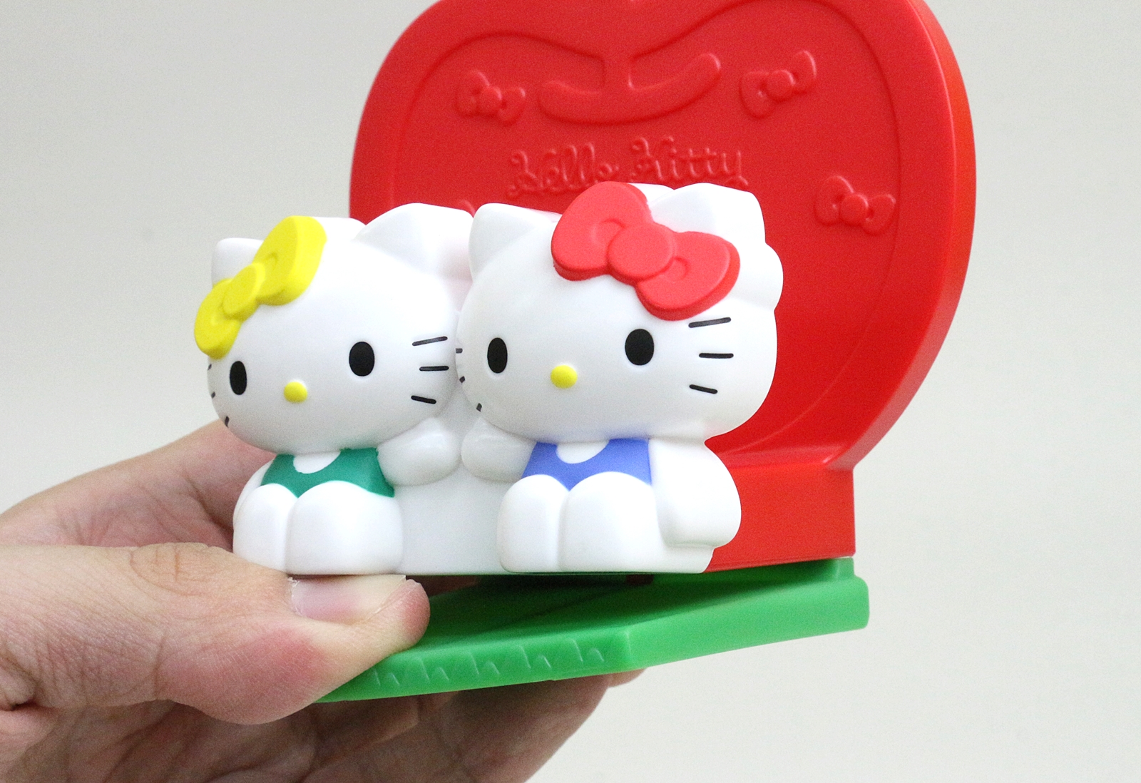 「キティ」と「ミミィ」の部分はクリップになっている
