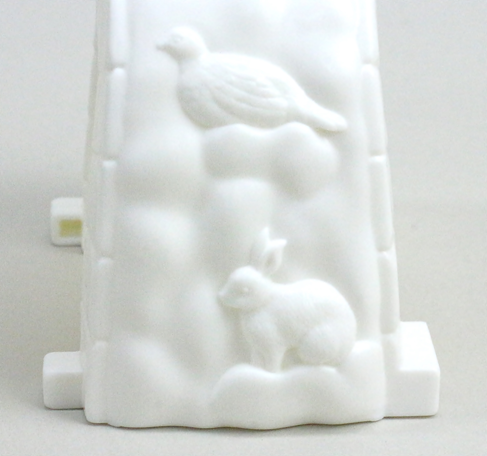 うさぎに鳩かな