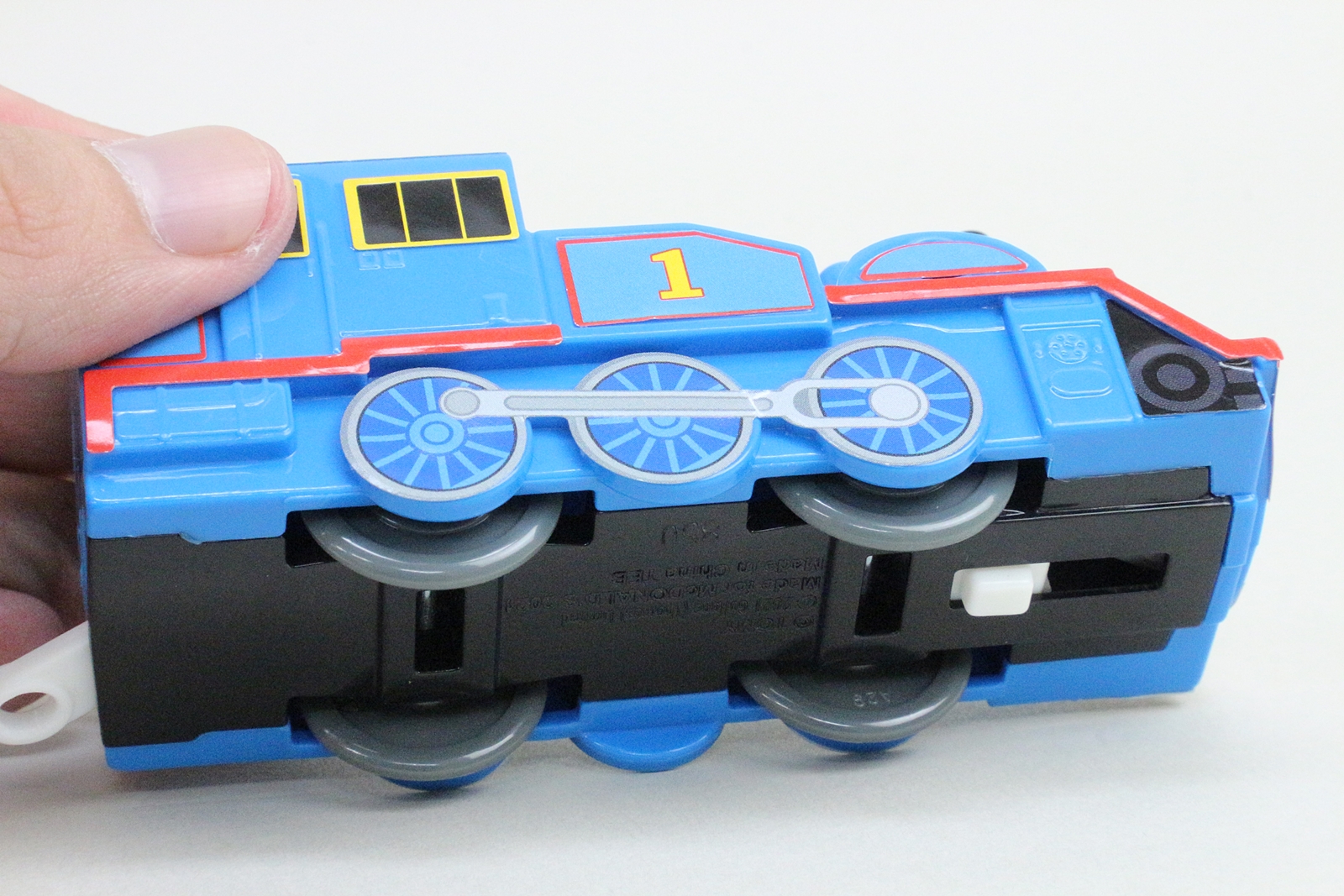 機関車の車輪はシールで再現。車輪自体は共通のもの