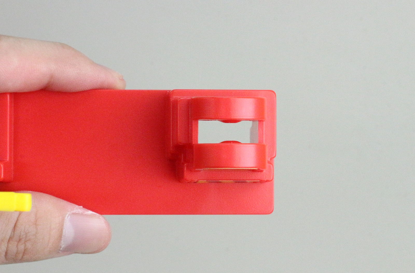 遮断機を入れるところは外れないように出っ張りがある