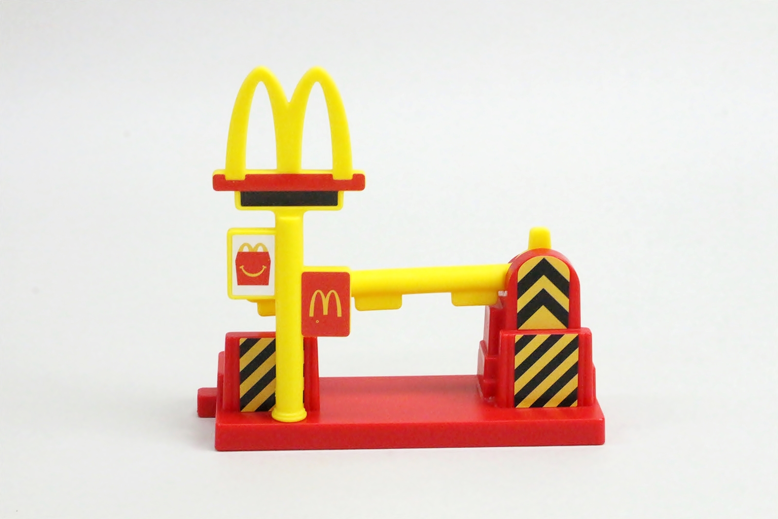 遮断機は手で動かせる