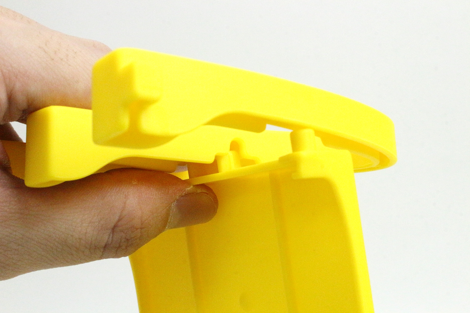 グッと力を込めるとうまくはまる