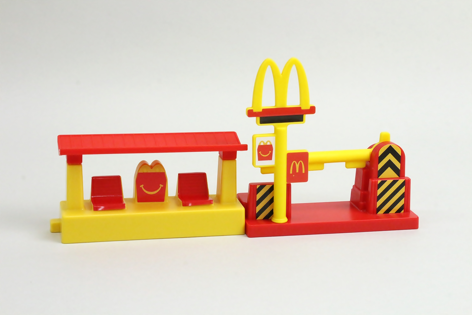 第2弾に登場する「マクドナルドステーション」と「マクドナルド踏切」を組み合わせてみた