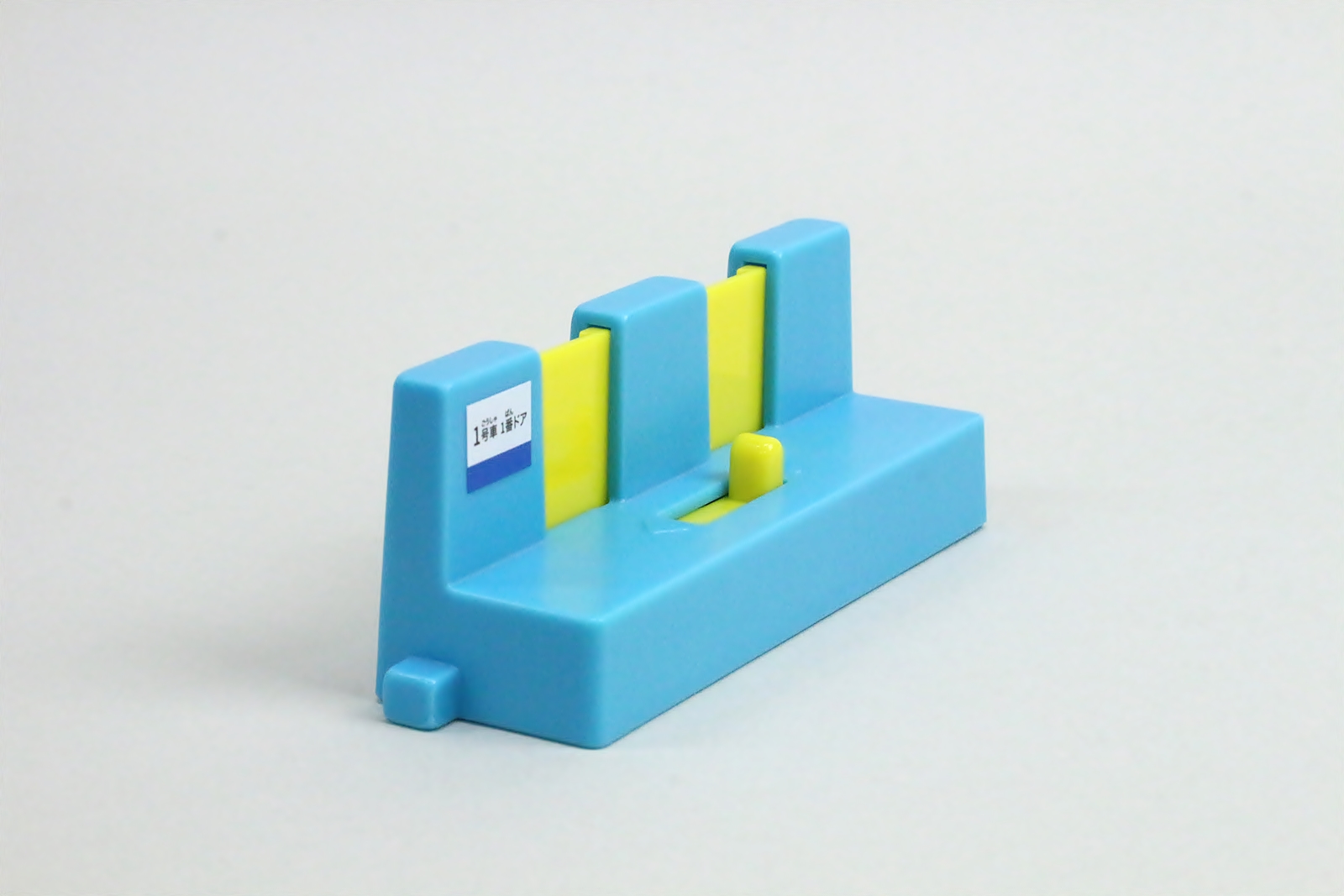 レバーを動かすとホームドアが開く