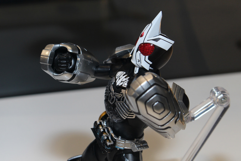 腕に装着されたゴリバゴーン。これを撃ち出す「バゴーンプレッシャー」のシーンもパーツ差し替えにより再現できる