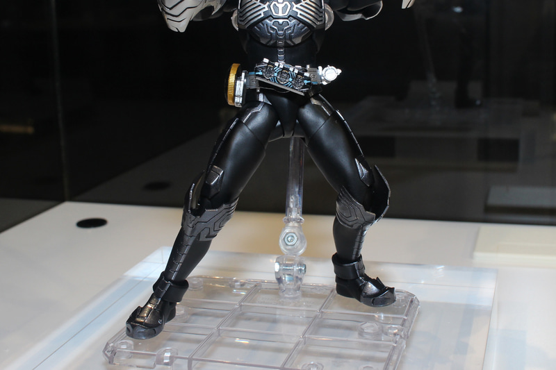 ゾウの顔のような意匠のゾウレッグ。踏みつけは、サゴーゾ コンボの主力攻撃の1つだ