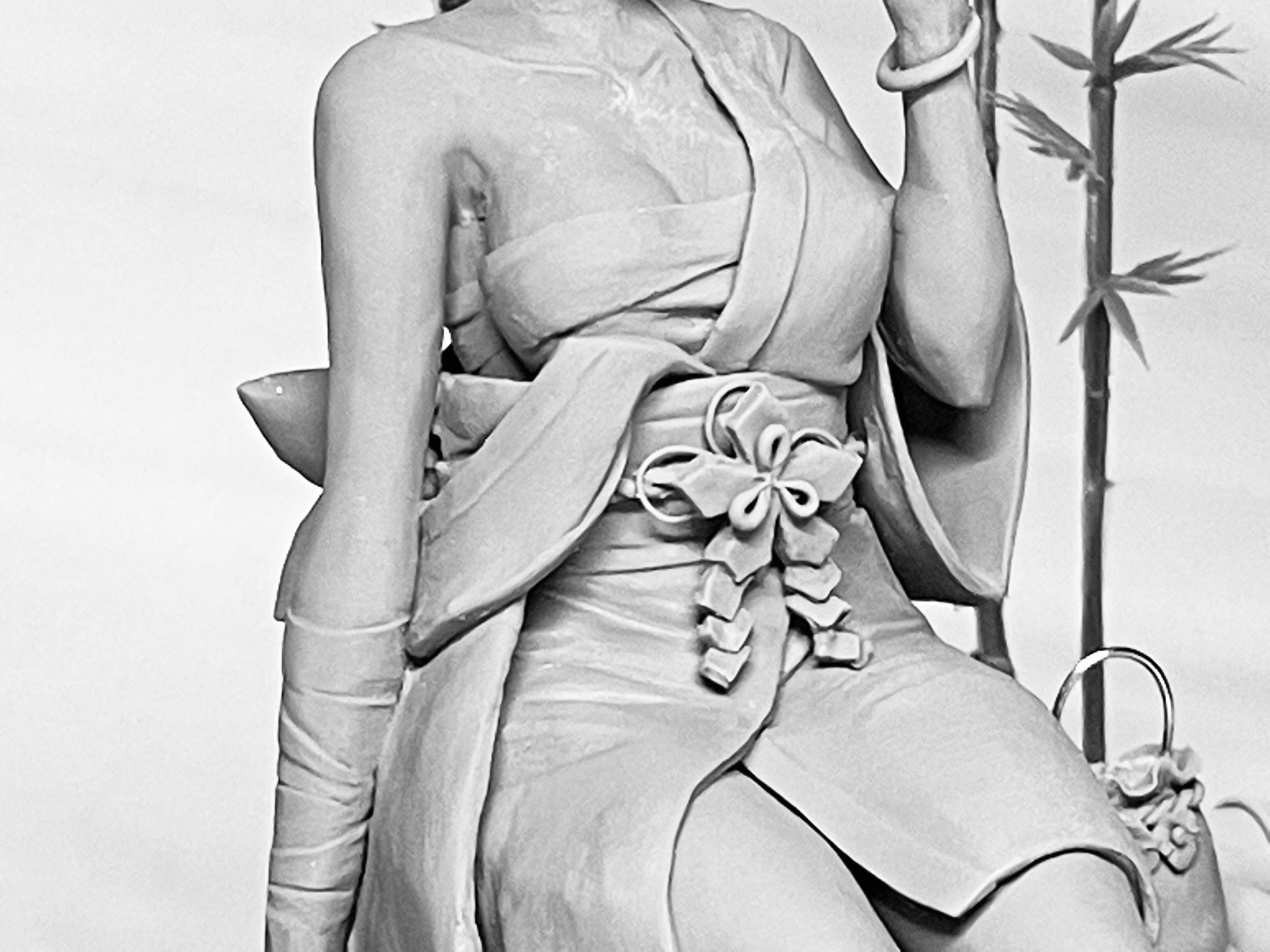 胸元のはだけられた服とさらし、帯と布が重なった複雑な表現は改めて驚かさせられる。浴衣の裾から伸びる足の表現もいい