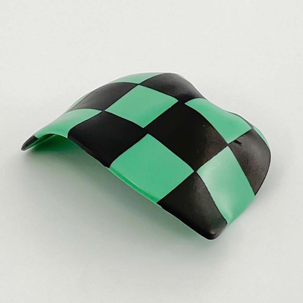 羽織の模様に合わせて組み立てる