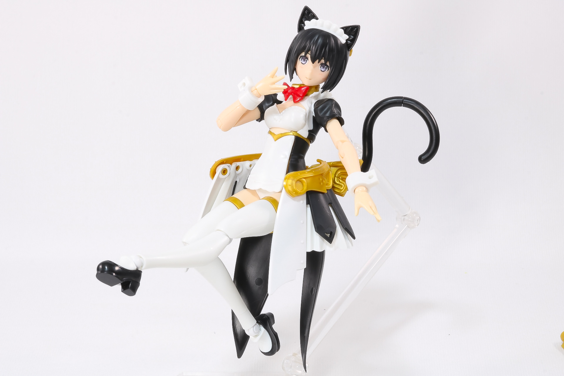 肘関節の可動で手のひらを口元に寄せることもできる