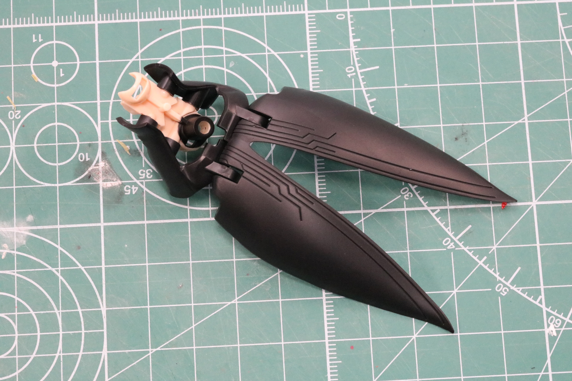 燕尾は可動する