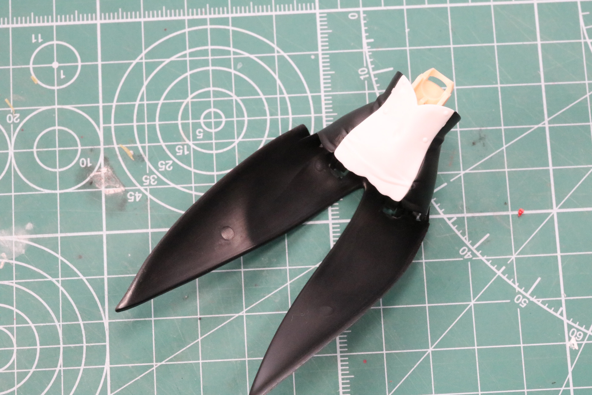 胴回りも衣服のカラーリングをパーツ分割で再現する設計