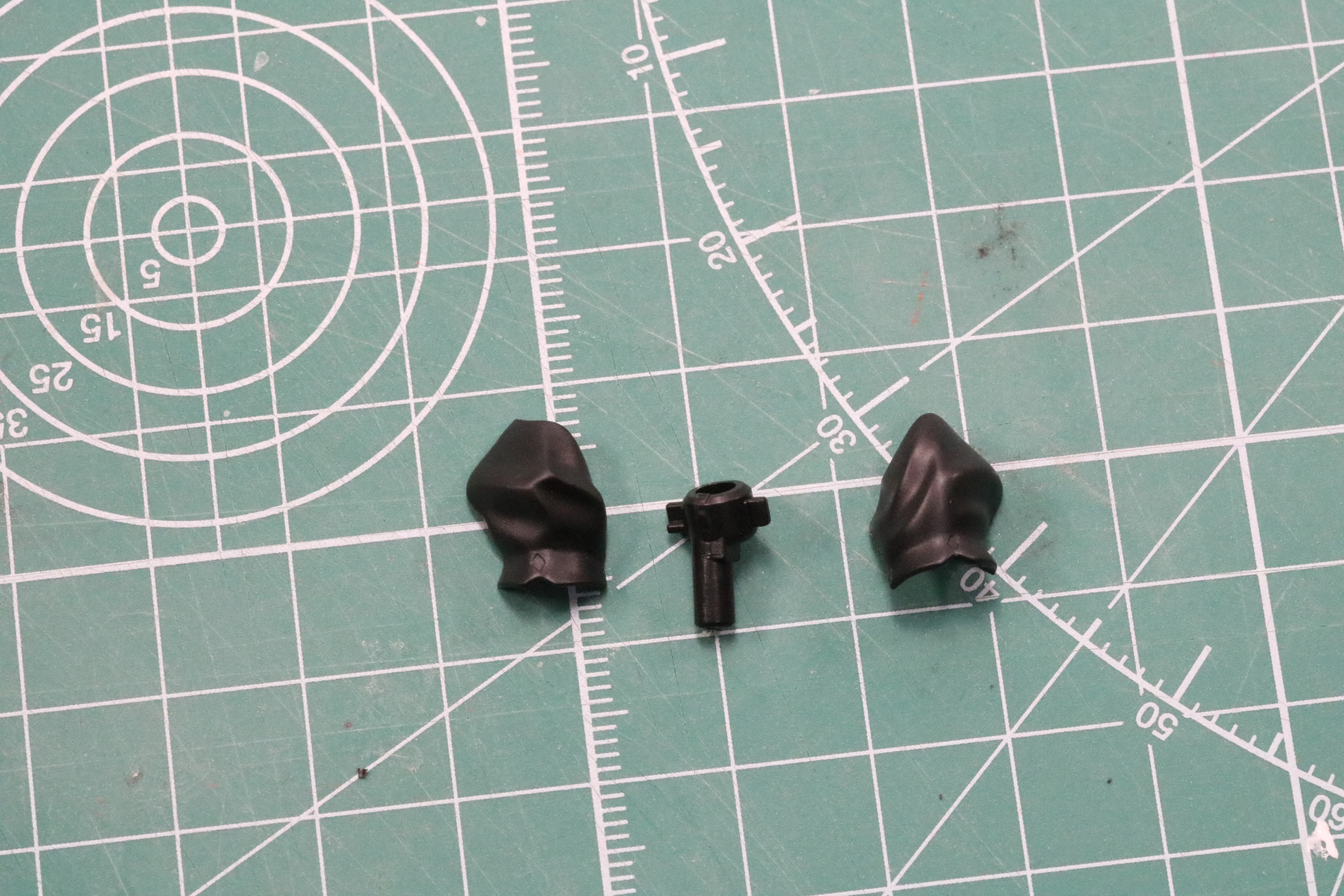 肩（パフスリーブ）は受け軸を挟み込む