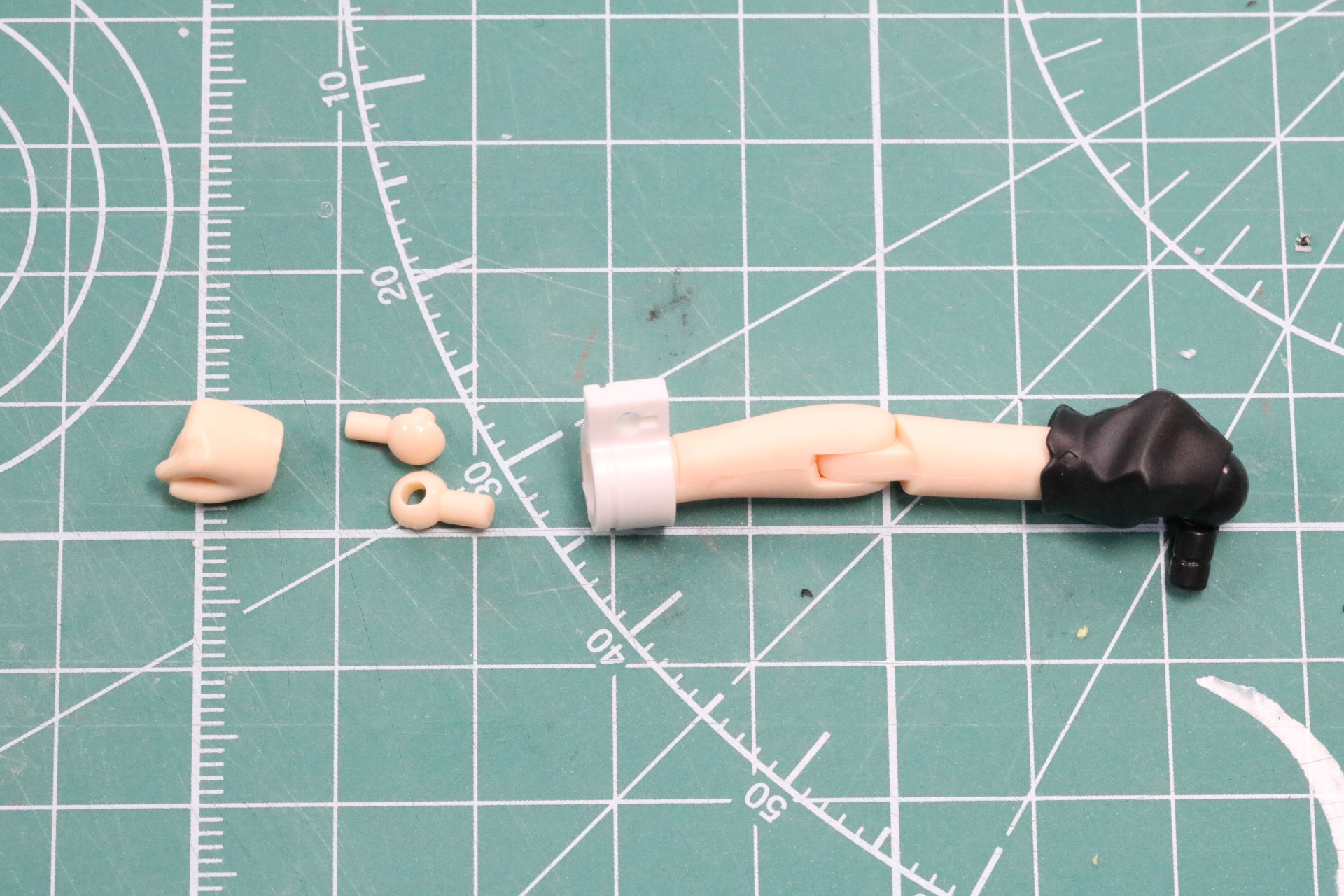 手首は3種類の中から選んで可動軸で接続