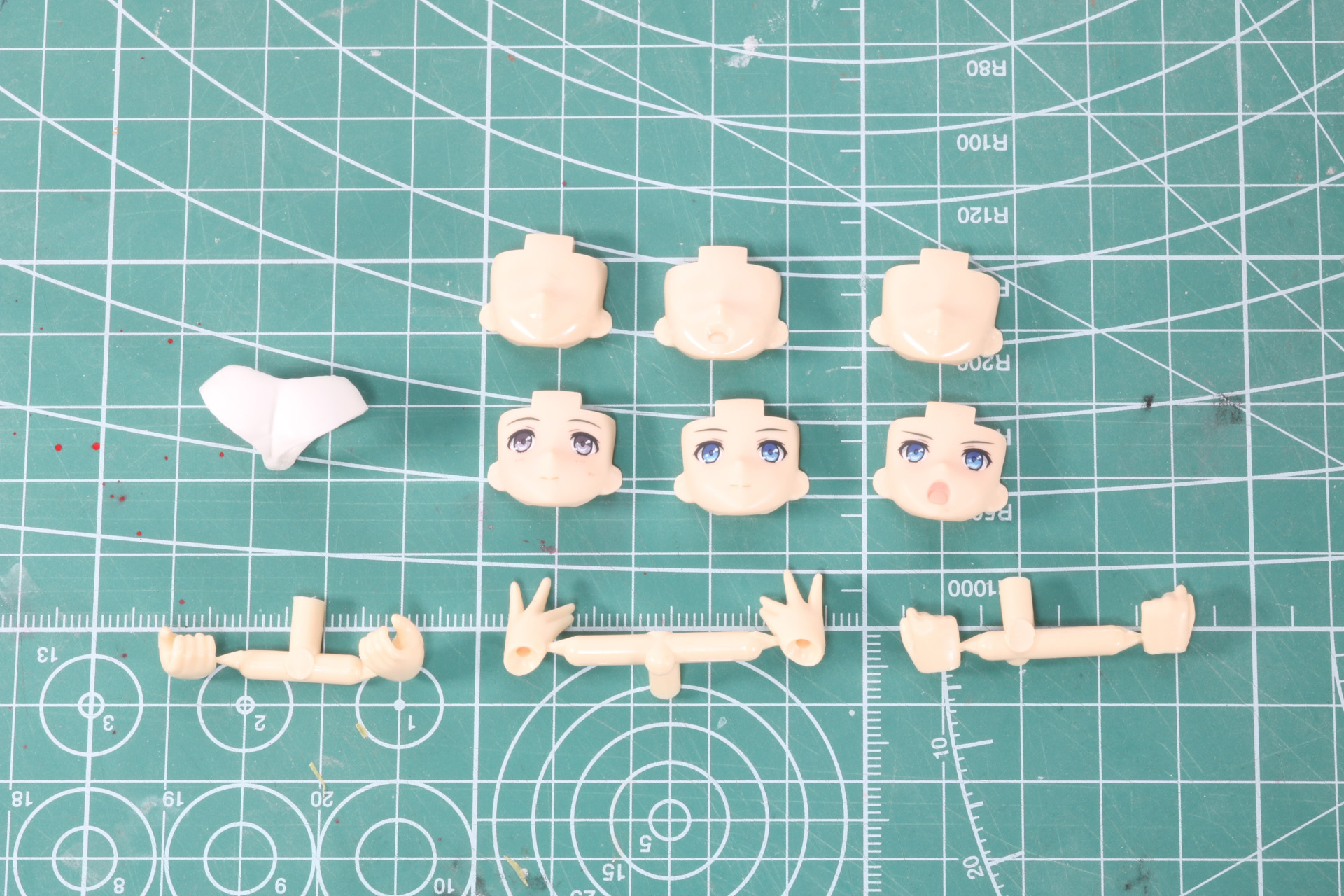 腰パーツ、フェイスパーツ、ハンドパーツ